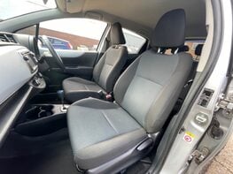 Toyota Yaris T4 HYBRID 43