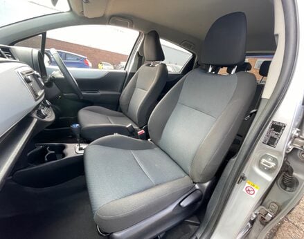 Toyota Yaris T4 HYBRID 43