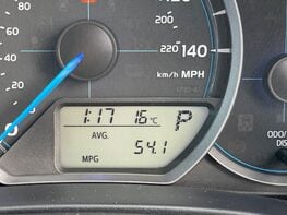 Toyota Yaris T4 HYBRID 22