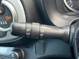 Toyota Yaris T4 HYBRID 37