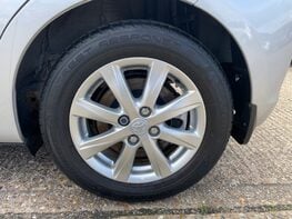 Toyota Yaris T4 HYBRID 15