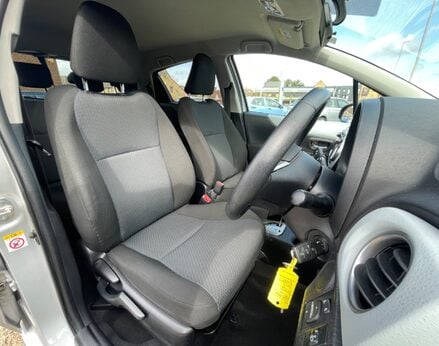 Toyota Yaris T4 HYBRID 42