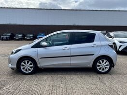 Toyota Yaris T4 HYBRID 11