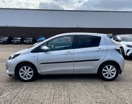 Toyota Yaris T4 HYBRID 11