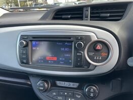 Toyota Yaris T4 HYBRID 24