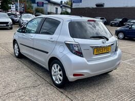 Toyota Yaris T4 HYBRID 9