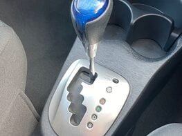 Toyota Yaris T4 HYBRID 33