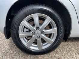 Toyota Yaris T4 HYBRID 16