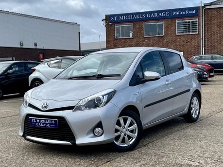 Toyota Yaris T4 HYBRID 