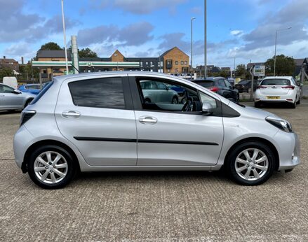 Toyota Yaris T4 HYBRID 10