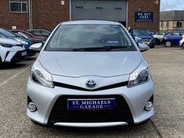 Toyota Yaris T4 HYBRID 5