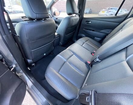 Nissan LEAF TEKNA 64