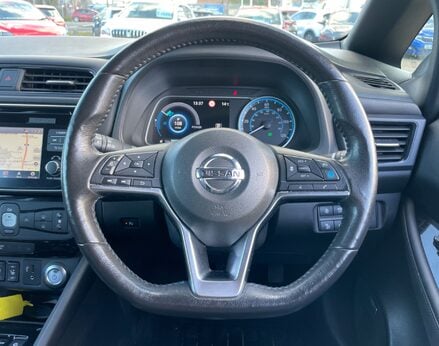 Nissan LEAF TEKNA 19