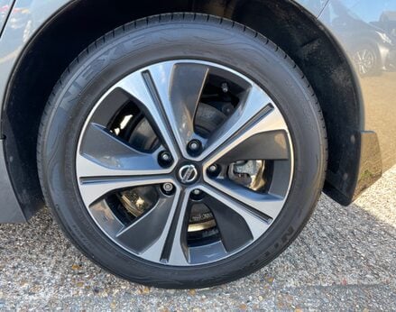 Nissan LEAF TEKNA 16