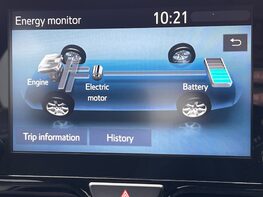 Toyota Yaris DESIGN FHEV 36