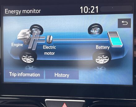 Toyota Yaris DESIGN FHEV 36