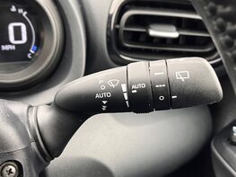 Toyota Yaris DESIGN FHEV 54