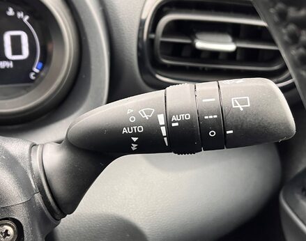 Toyota Yaris DESIGN FHEV 54