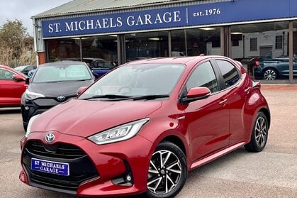 Toyota Yaris DESIGN FHEV