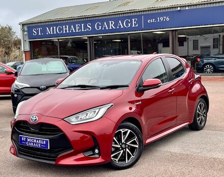 Toyota Yaris DESIGN FHEV 1