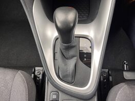 Toyota Yaris DESIGN FHEV 49