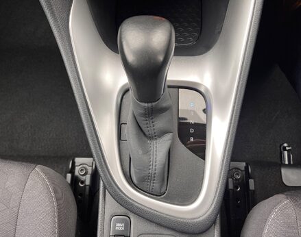 Toyota Yaris DESIGN FHEV 49