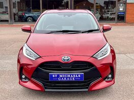 Toyota Yaris DESIGN FHEV 5