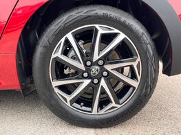 Toyota Yaris DESIGN FHEV 14