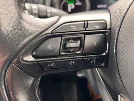 Toyota Yaris DESIGN FHEV 51