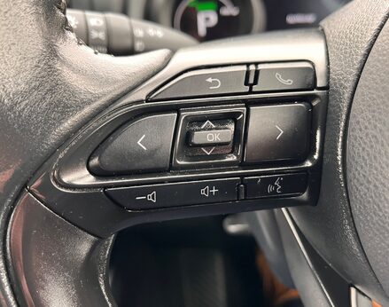 Toyota Yaris DESIGN FHEV 51