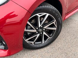 Toyota Yaris DESIGN FHEV 3