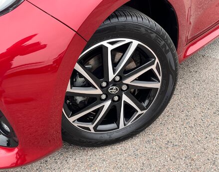 Toyota Yaris DESIGN FHEV 3