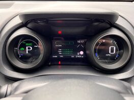 Toyota Yaris DESIGN FHEV 21