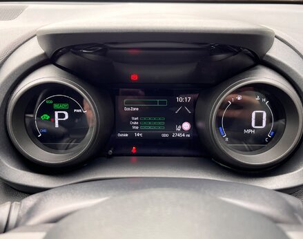 Toyota Yaris DESIGN FHEV 21