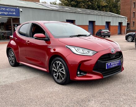 Toyota Yaris DESIGN FHEV 4