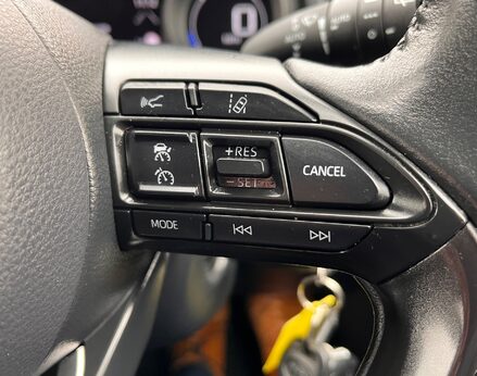 Toyota Yaris DESIGN FHEV 52