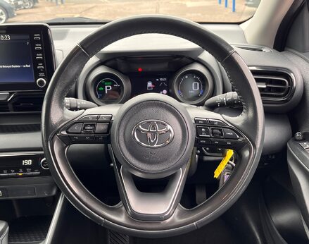 Toyota Yaris DESIGN FHEV 20