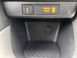 Toyota Yaris DESIGN FHEV 47