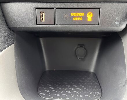 Toyota Yaris DESIGN FHEV 47