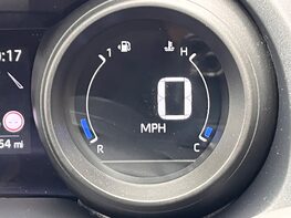 Toyota Yaris DESIGN FHEV 23