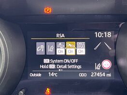 Toyota Yaris DESIGN FHEV 33