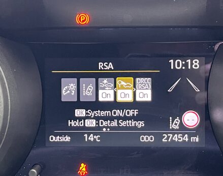 Toyota Yaris DESIGN FHEV 33