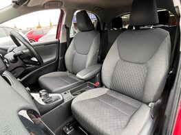 Toyota Yaris DESIGN FHEV 59