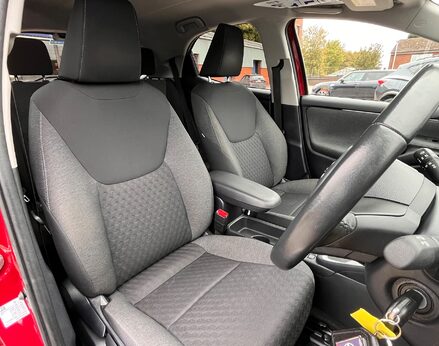 Toyota Yaris DESIGN FHEV 58