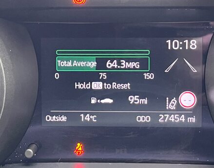 Toyota Yaris DESIGN FHEV 24