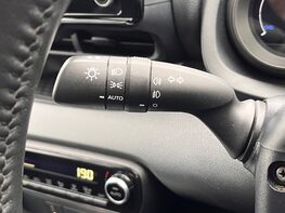 Toyota Yaris DESIGN FHEV 53