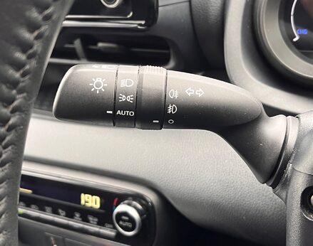 Toyota Yaris DESIGN FHEV 53