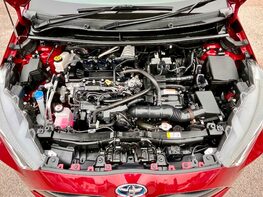 Toyota Yaris DESIGN FHEV 7