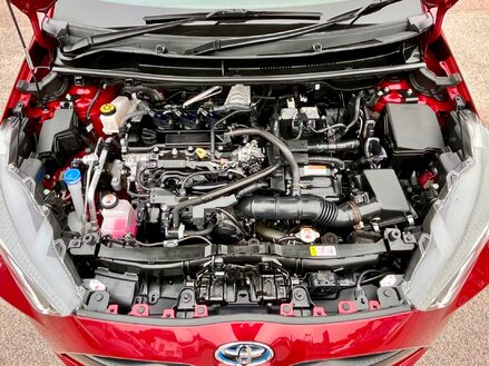 Toyota Yaris DESIGN FHEV 