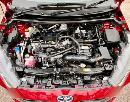 Toyota Yaris DESIGN FHEV 7